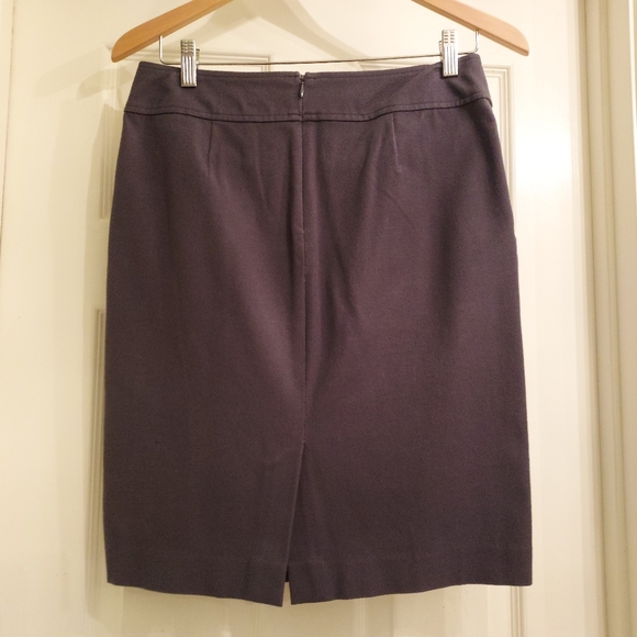 EUC Banana Republic stretch skirt, grey, size 4 - Picture 2 of 7